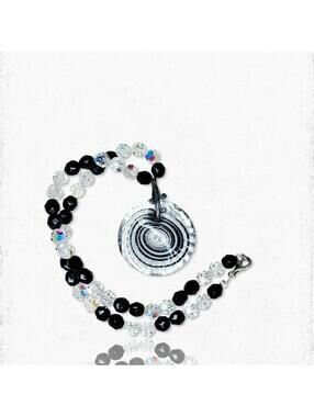 5957gc. Black and White Art Glass Necklace